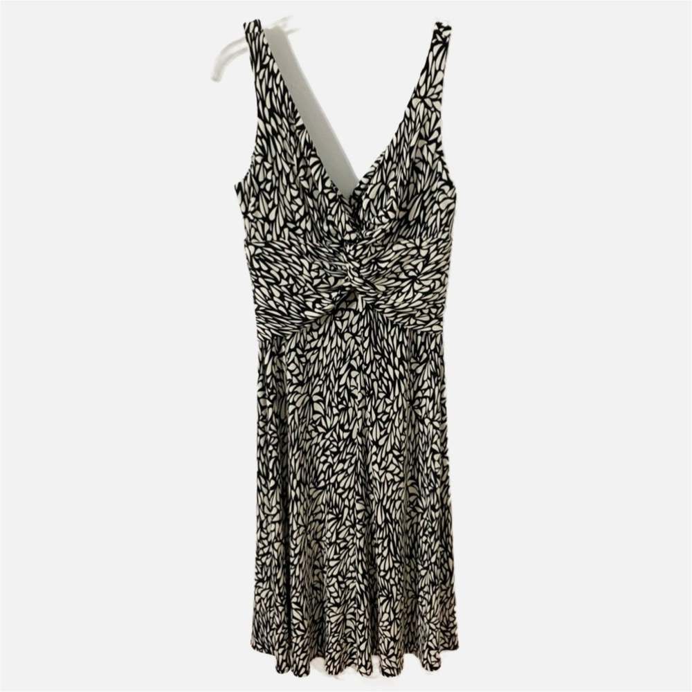 Jones New York Sleeveless V Front / Back Geometric Petal Print Dress Full Skirt